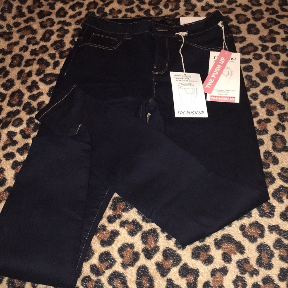 Dark/blue jeans to give your bums a nice push up!